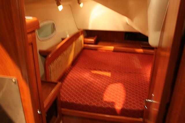 Hunter 36 - Photo 13