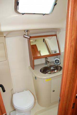 Hunter 41 - Photo 10