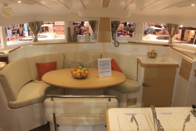 Lagoon 380 - Photo 9