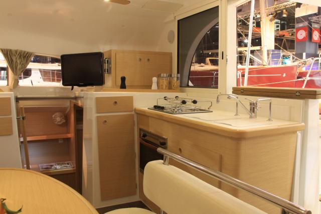 Lagoon 380 - Photo 11