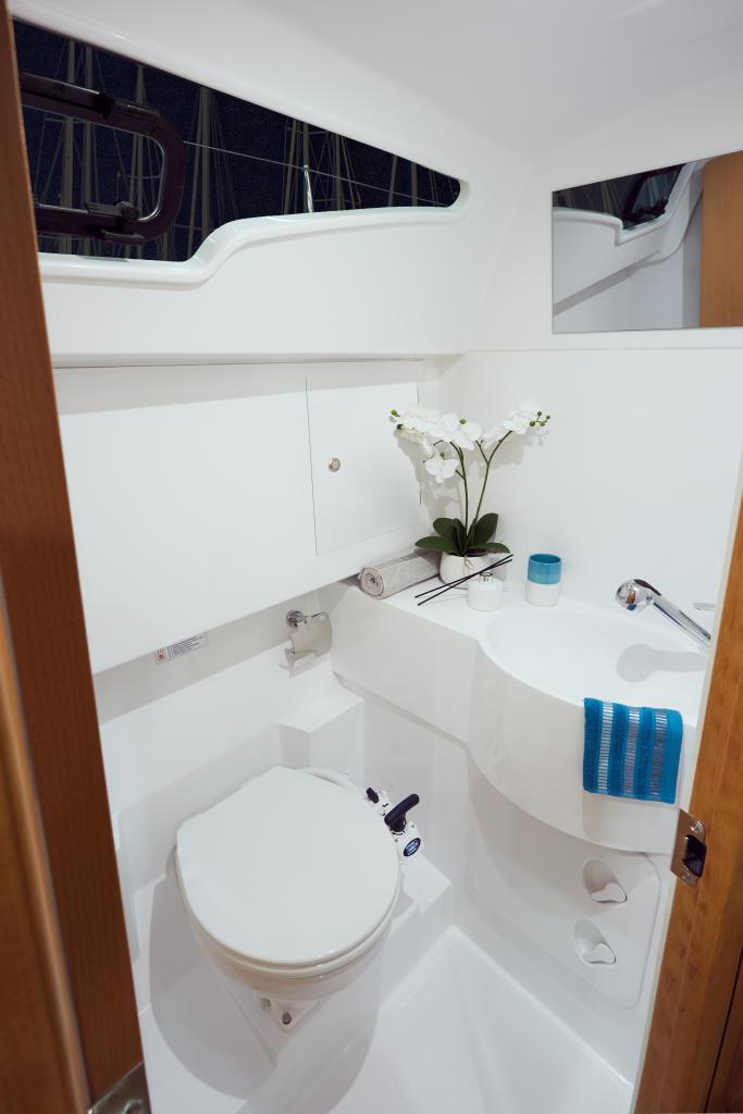 Sun Odyssey 319 - Photo 8