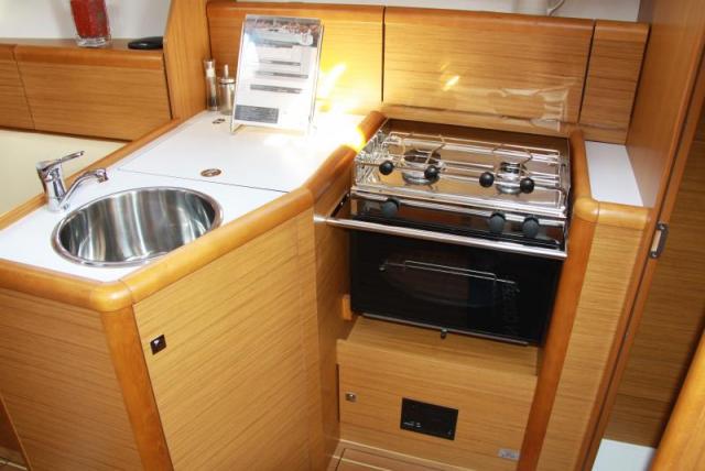 Sun Odyssey 33i - Photo 12