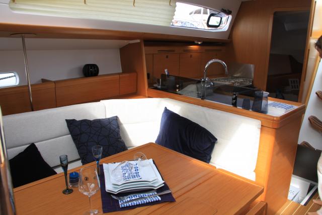 Sun Odyssey 42 DS - Photo 6