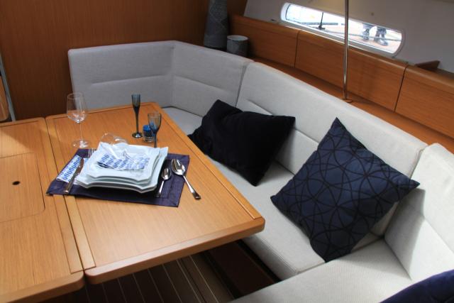 Sun Odyssey 42 DS - Photo 8