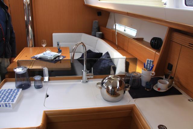 Sun Odyssey 42 DS - Photo 11