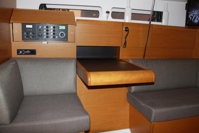 Sun Odyssey 439 - Photo 9